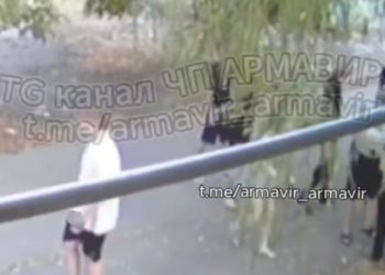 В Армавире мужчина душил школьницу и попал на видео