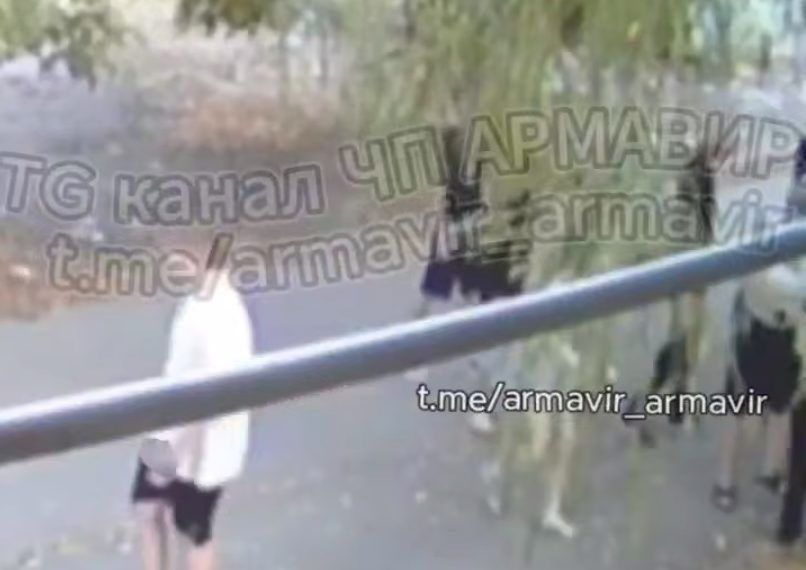 В Армавире мужчина душил школьницу и попал на видео