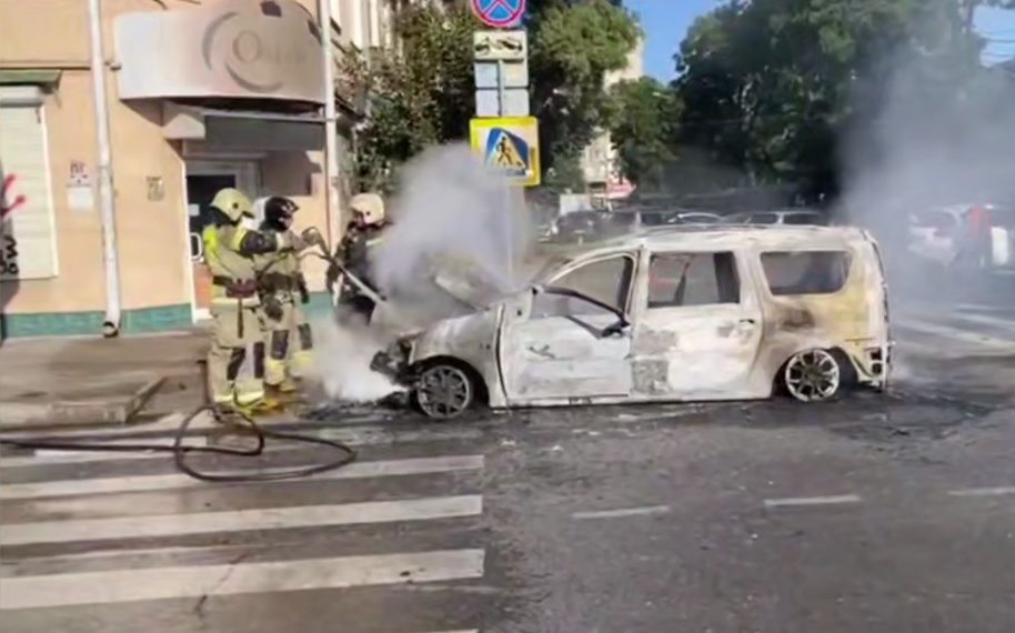 В центре Краснодара погиб водитель загоревшегося автомобиля