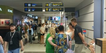 «Кафе опустели к утру»: в аэропорту Сочи закончилась еда для пассажиров