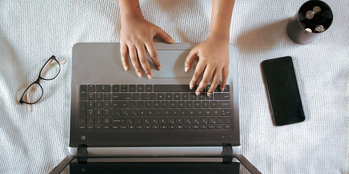 Современные рабочие профессии: как роботы и ИИ меняют требования к «синим воротничкам»