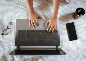 Современные рабочие профессии: как роботы и ИИ меняют требования к «синим воротничкам»