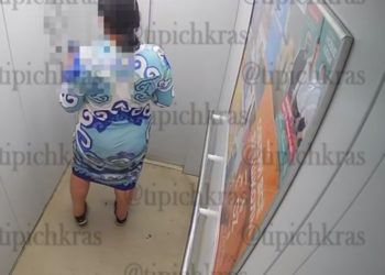 Краснодарцы жалуются на женщину, которая мочится в их лифте