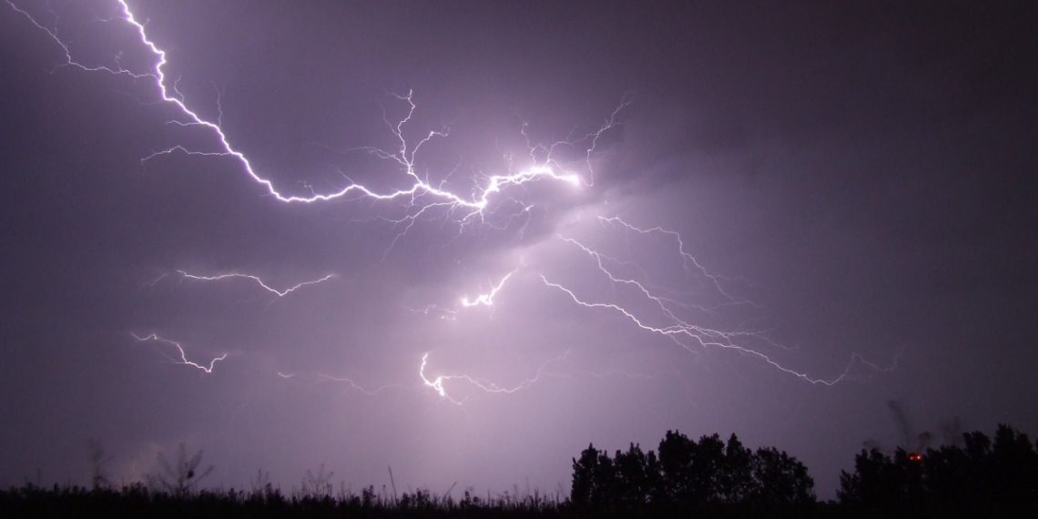 На Кубани объявили штормовое предупреждение до утра 25 августа