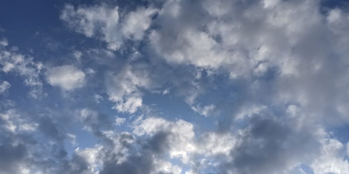 На Кубани в станице Натухаевской обломки БПЛА вызвали возгорание сухой травы