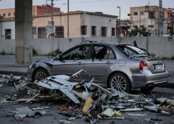 Момент падения обломков БПЛА на автомобиль с женщиной на Кубани попал на видео