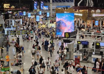 В аэропорту Сочи временно ограничили регистрацию и досмотр вечером 8 августа