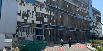 В Краснодаре взрывная волна повредила фасад «Сити-Центра», ТРК не работает