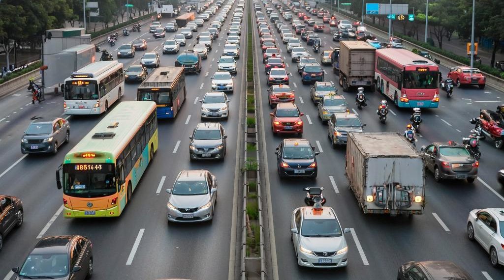 Очередь на досмотр на Крымском мосту днем 24 августа достигла 750 машин