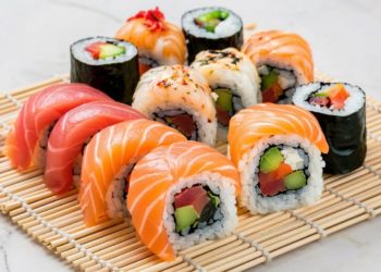 К Новому году роллы могут снова подорожать, предупреждают владельцы суши-точек