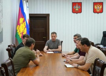 Мэр Сочи сообщил о возгорании на нефтебазе в Адлерском районе