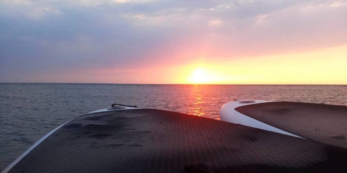 В Сочи двух девушек на сапбордах унесло в Черное море