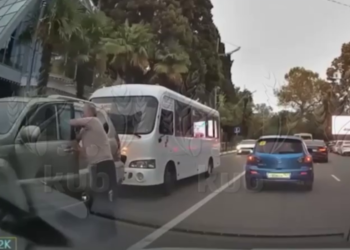 «Водитель года» в Сочи эффектно уложил себя на лопатки посреди дороги