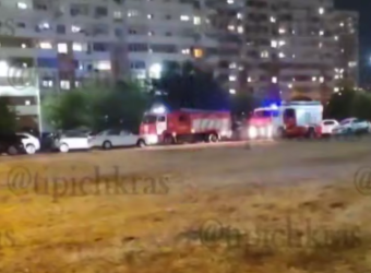 Припаркованные авто заблокировали проезд пожарных к возгоранию в Краснодаре
