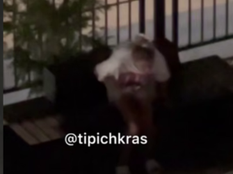 В Краснодаре женщина выпускает своих демонов во дворе многоэтажки