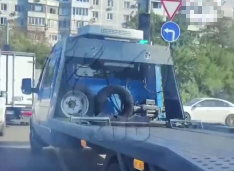 «В Сочи это норма»: жители возмущены безнаказанностью хамов на эвакуаторах