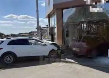 Автомобиль въехал в магазин в Славянске-на-Кубани