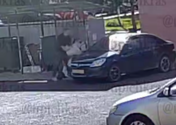 Сегодня водитель в Краснодаре облил помоями чужой автомобиль