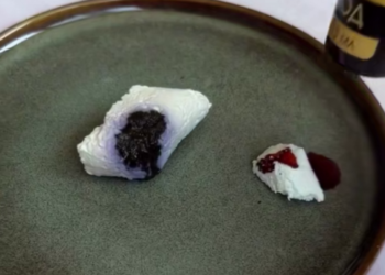 Краснодарка с помощью капли йода разоблачила фальшивый творог из магазина