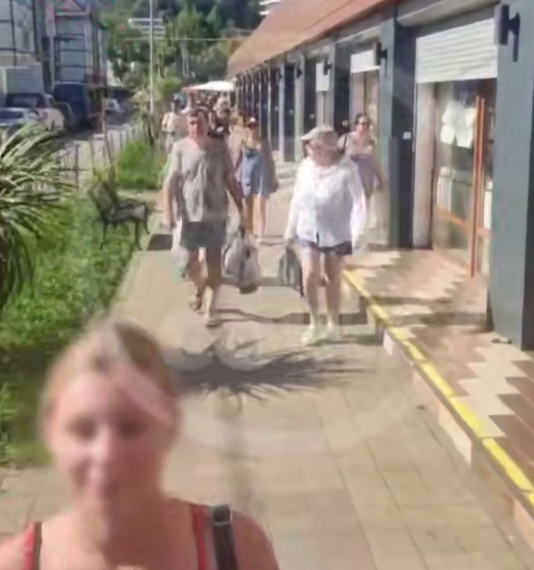 В Сочи началась эвакуация с пляжей из-за ситуации в крае с БЭК и БПЛА