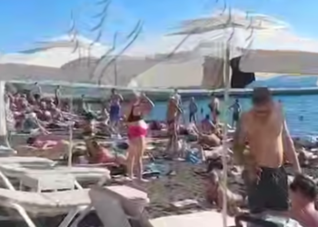 «Бздыхи уплОтили»: отдыхающие вернулись на пляжи Сочи во время угрозы БЭК