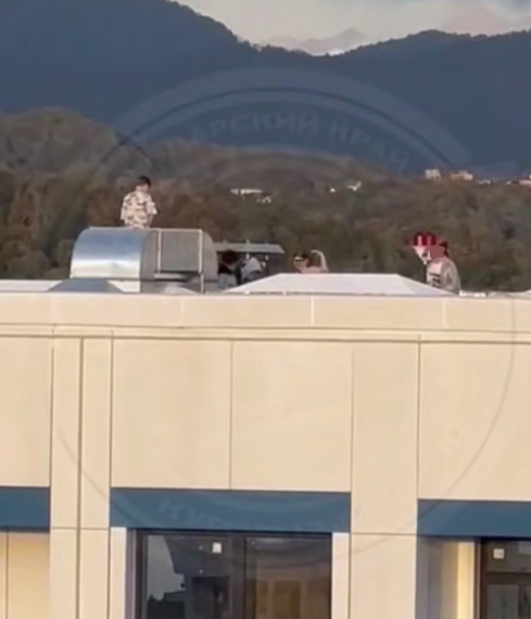 Опасное увлечение молодежи: подростки устроили забеги по крышам в Сочи