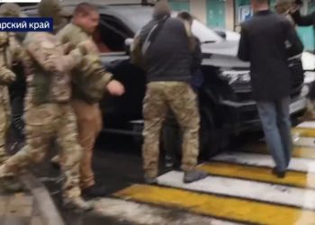 Появилось видео, как на экс-замгубернатора Кубани Власова надели наручники