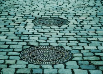 В Сочи продолжаются работы по поиску утечки канализации на Мамайке