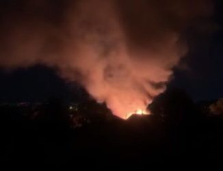 Грандиозный пожар с фейерверком произошел ночью в Краснодаре