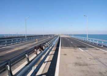 В очереди перед Крымским мостом со стороны Кубани стоят 265 автомобилей