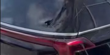 В Сочи блогеру Кахе разбили стекло в новой иномарке