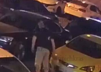 В Краснодаре мужчина разбил дубиной BMW