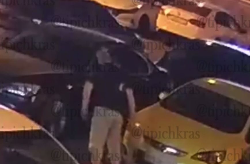 В Краснодаре мужчина разбил дубиной BMW