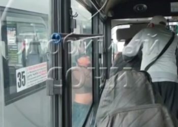 В Сочи водители двух автобусов устроили разборки