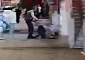 В Анапе мужчина нокаутировал двух напавших на него людей