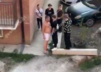 В Краснодаре мужчина устроил драку с подростками