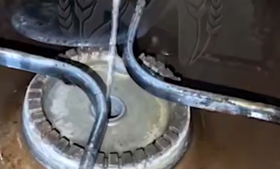 В семи домах Краснодара из конфорок газовых плит потекла вода