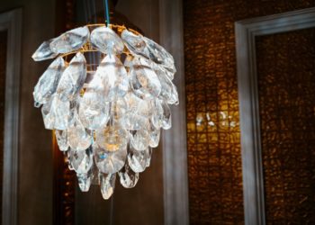 В Сочи в пятницу будут отключать свет: полный список улиц