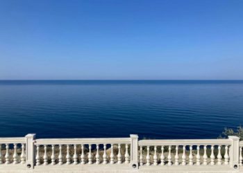 Теплое море зовет: у сочинских берегов вода прогрелась до +22 градусов