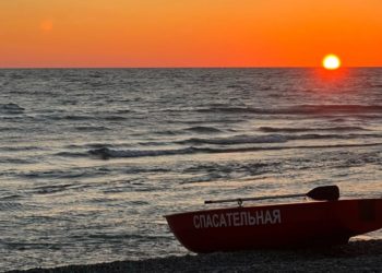 На Кубани турист выпал из надувной «таблетки» и получил разрыв селезенки