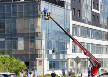 По факту повреждения домов в Новороссийске после атаки поступило 121 обращение