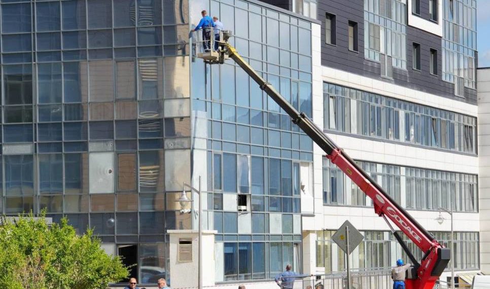 По факту повреждения домов в Новороссийске после атаки поступило 121 обращение