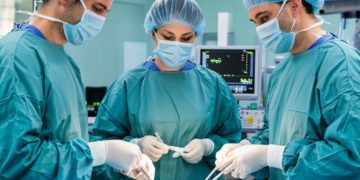 Сочинские хирурги удалили женщине гигантскую полуметровую опухоль