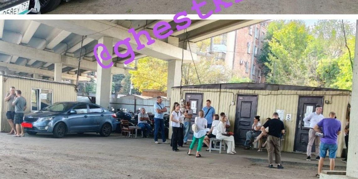В Красноармейском районе обломки сбитых дронов повредили дома и машины жителей
