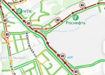 Движение из Сочи в Адлер остановлено из-за аварии с BMW и дорожным ограждением