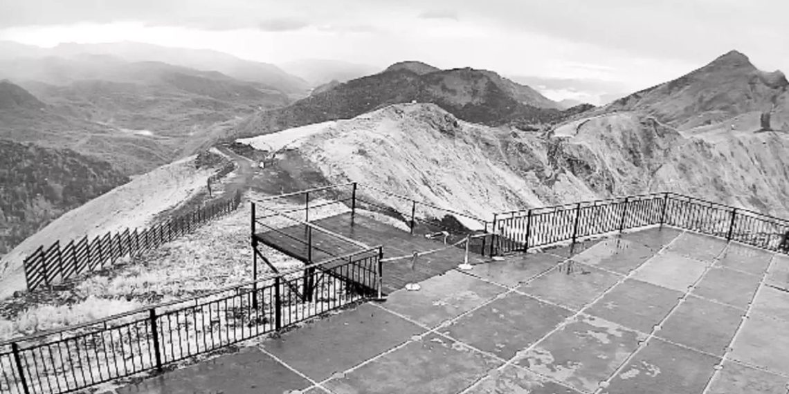 В горах Сочи неожиданно выпал первый снег на высоте 2509 метров