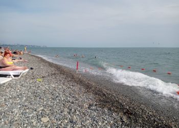 Мэр Сочи подтвердил эвакуацию с пляжей города днем 24 сентября