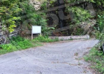 В Сочи разрушили статую возле водопада