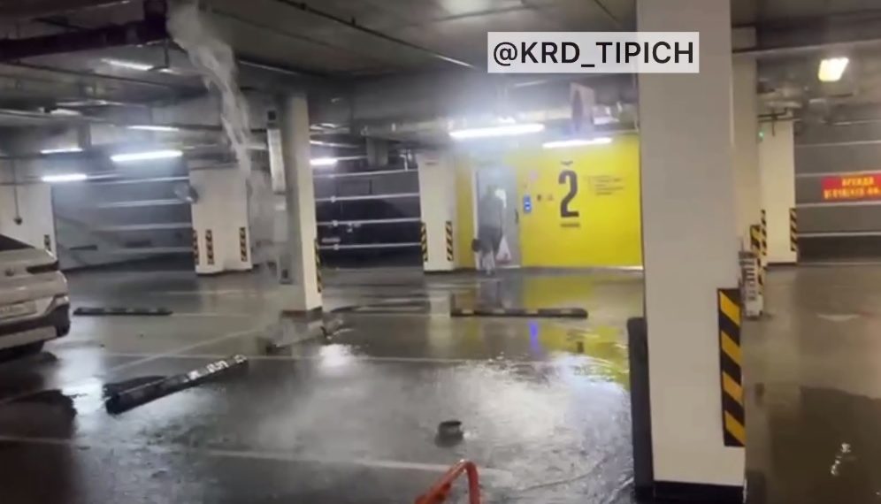 В Краснодаре затопило подземную парковку в элитном ЖК