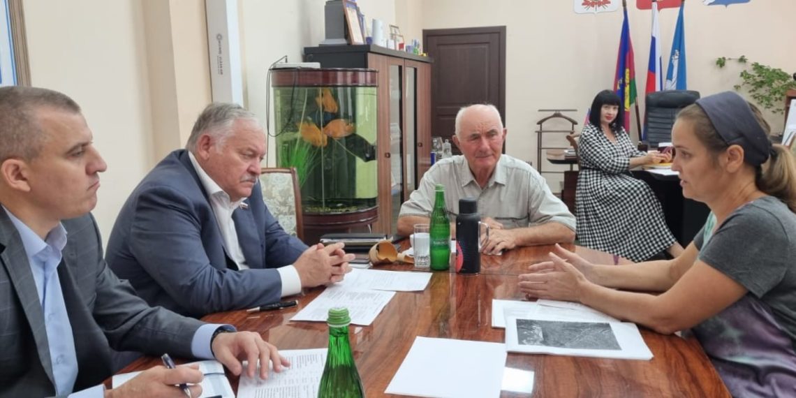 Константин Затулин обсудил с жителями Белореченского района поддержку бойцов